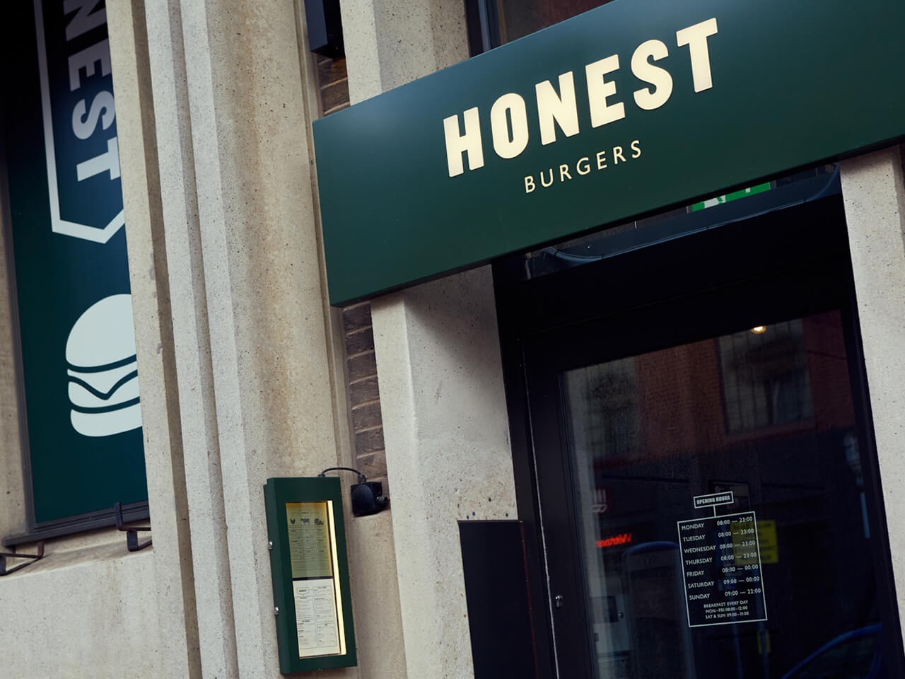 Front entrance of restaurant on King St
